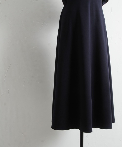 tocco closet(トッコ クローゼット)の「立体フラワーレース襟付きチューリップスリーブワンピース(ワンピース・レディース・ブラック/ネイビー・M)」の5枚目の写真