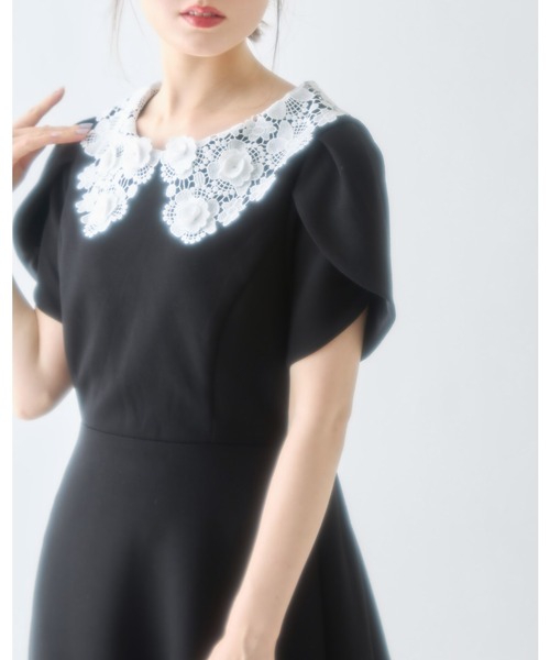 tocco closet(トッコ クローゼット)の「立体フラワーレース襟付きチューリップスリーブワンピース(ワンピース・レディース・ブラック/ネイビー・M)」の12枚目の写真