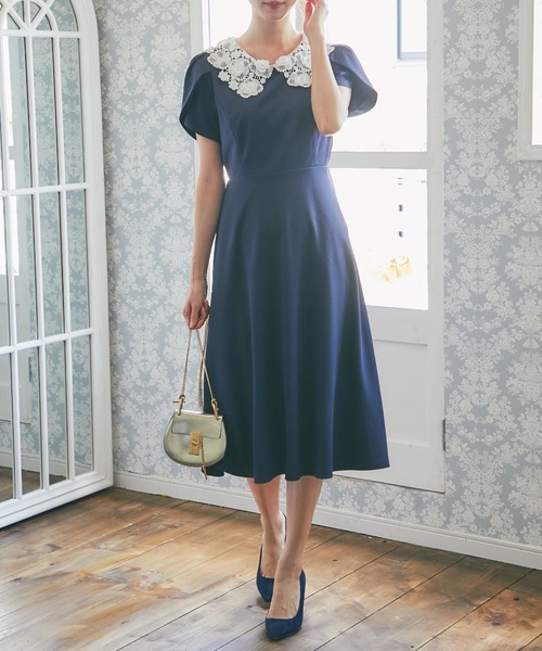 tocco closet(トッコ クローゼット)の「立体フラワーレース襟付きチューリップスリーブワンピース(ワンピース・レディース・ブラック/ネイビー・M)」の15枚目の写真