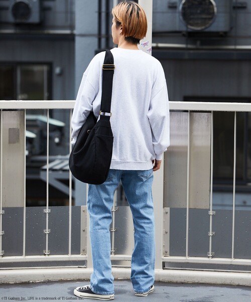 LIFE(ライフ)の「LIFE/ライフ 別注 LIFE Marilyn Monroe コラボフォト クルーネックスウェット/ダメージ加工/ユーズド加工/ビックシルエット(スウェット・メンズ・スミクロ/アッシュグレー・SMALL/MEDIUM/LARGE)」の4枚目の写真