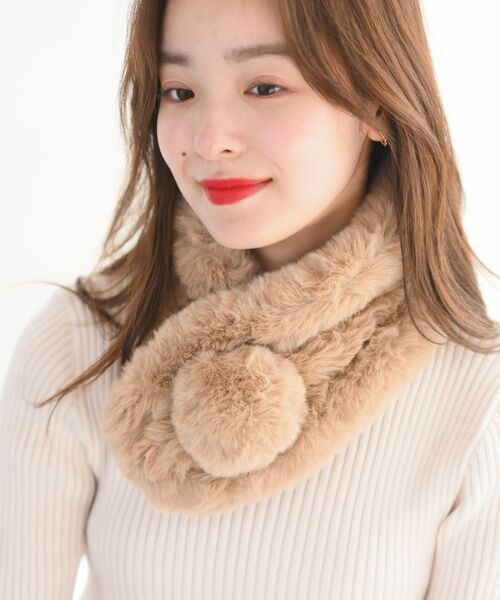 rps(アールピーエス)の「ポンポン付きフェイクファーティペット(ストール/ショール・レディース・アイボリー/ベージュ/モカ・フリー)」の3枚目の写真