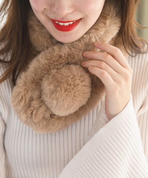 rps(アールピーエス)の「ポンポン付きフェイクファーティペット(ストール/ショール・レディース・アイボリー/ベージュ/モカ・フリー)」の16枚目の写真