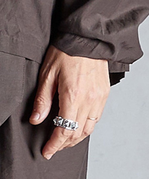 EGO TRIPPING（エゴトリッピング）の「ab1630- CLASSY STUDS RING #15 