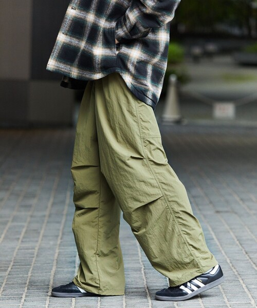 FREAK'S STORE（フリークスストア）の「FREAK’S STORE/フリークスストア バルーンシルエット ナイロン オーバーパンツ（その他パンツ・メンズ・ブラック/ベージュ/グレー/オリーブ・SMALL/MEDIUM/LARGE）」の7枚目の写真