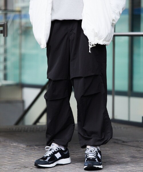 FREAK'S STORE（フリークスストア）の「FREAK’S STORE/フリークスストア バルーンシルエット ナイロン オーバーパンツ（その他パンツ・メンズ・ブラック/ベージュ/グレー/オリーブ・SMALL/MEDIUM/LARGE）」の12枚目の写真