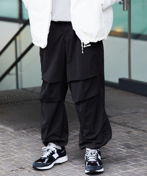 FREAK'S STORE（フリークスストア）の「FREAK’S STORE/フリークスストア バルーンシルエット ナイロン オーバーパンツ（その他パンツ・メンズ・ブラック/ベージュ/グレー/オリーブ・SMALL/MEDIUM/LARGE）」の13枚目の写真