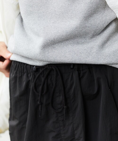 FREAK'S STORE（フリークスストア）の「FREAK’S STORE/フリークスストア バルーンシルエット ナイロン オーバーパンツ（その他パンツ・メンズ・ブラック/ベージュ/グレー/オリーブ・SMALL/MEDIUM/LARGE）」の19枚目の写真