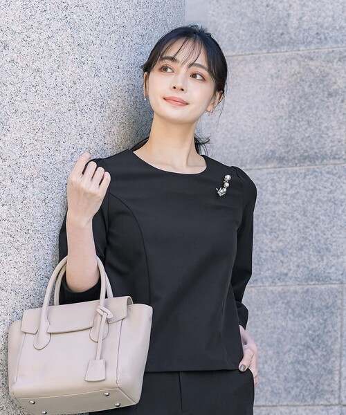 Tiaclasse（ティアクラッセ）の「【ダブルストレッチ】【洗える】タックパフ袖ブラウス（シャツ/ブラウス・レディース・グレイッシュベージュ/ブラック/ネイビー/グレー・XXL/XL）」の5枚目の写真