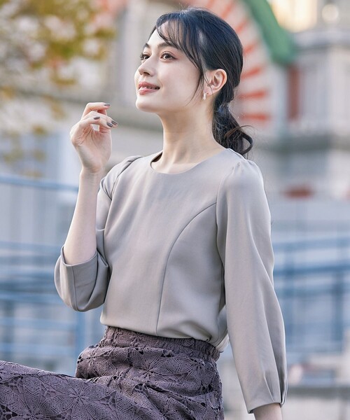 Tiaclasse（ティアクラッセ）の「【ダブルストレッチ】【洗える】タックパフ袖ブラウス（シャツ/ブラウス・レディース・グレイッシュベージュ/ブラック/ネイビー/グレー・XXL/XL）」の6枚目の写真