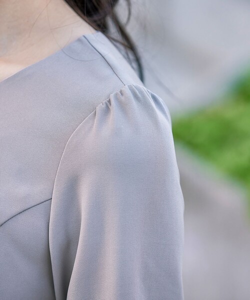 Tiaclasse（ティアクラッセ）の「【ダブルストレッチ】【洗える】タックパフ袖ブラウス（シャツ/ブラウス・レディース・グレイッシュベージュ/ブラック/ネイビー/グレー・XXL/XL）」の15枚目の写真