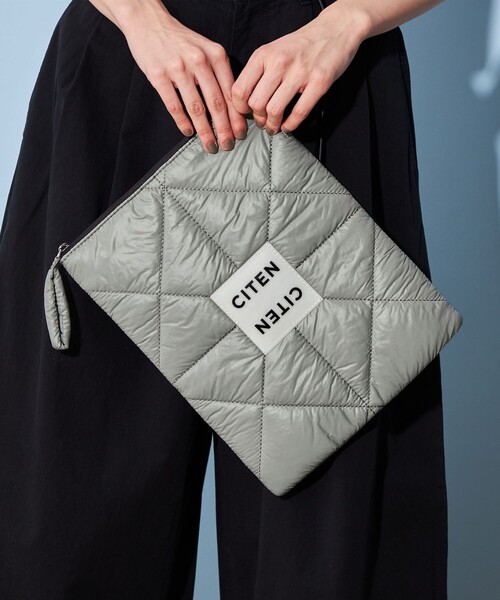 CITEN(シテン)の「【WEB限定】<CITEN>パデッド スリーブケース(その他雑貨・レディース・ベージュ/イエロー/ロイヤルブルー/ホワイト/ライトグレー/ブラック/シルバー/オレンジ系その他・FREE)」の4枚目の写真