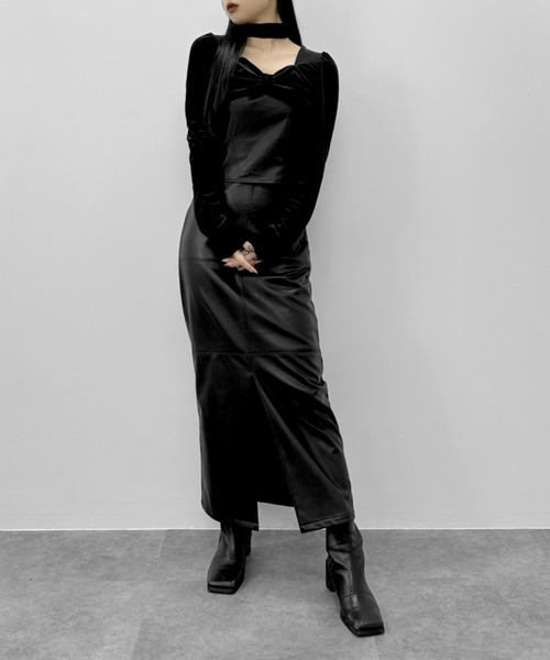 LVEU.(ラブユ.)の「【LVEU.】ベロアリボントップス / トップス 合皮 ベロア パフショルダー リボン ボウタイ タイ ブラック(Tシャツ/カットソー・レディース・ブラック・FREE)」の4枚目の写真