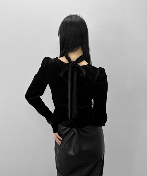 LVEU.(ラブユ.)の「【LVEU.】ベロアリボントップス / トップス 合皮 ベロア パフショルダー リボン ボウタイ タイ ブラック(Tシャツ/カットソー・レディース・ブラック・FREE)」の7枚目の写真