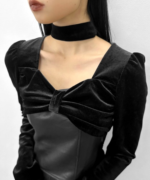 LVEU.(ラブユ.)の「【LVEU.】ベロアリボントップス / トップス 合皮 ベロア パフショルダー リボン ボウタイ タイ ブラック(Tシャツ/カットソー・レディース・ブラック・FREE)」の8枚目の写真
