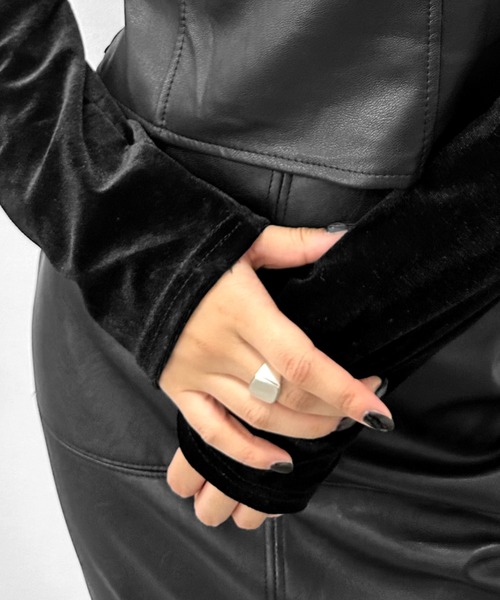 LVEU.(ラブユ.)の「【LVEU.】ベロアリボントップス / トップス 合皮 ベロア パフショルダー リボン ボウタイ タイ ブラック(Tシャツ/カットソー・レディース・ブラック・FREE)」の10枚目の写真