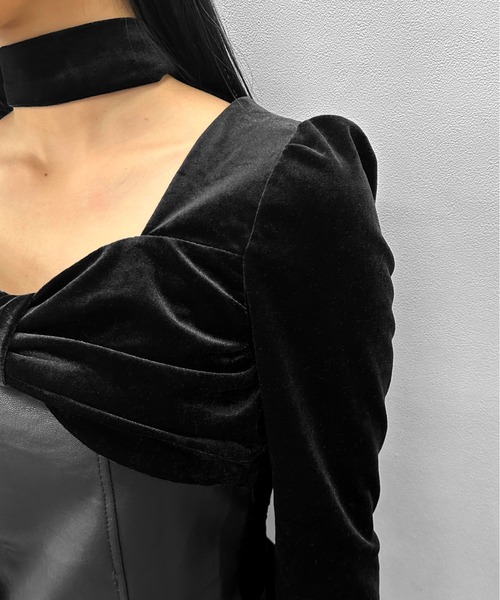 LVEU.(ラブユ.)の「【LVEU.】ベロアリボントップス / トップス 合皮 ベロア パフショルダー リボン ボウタイ タイ ブラック(Tシャツ/カットソー・レディース・ブラック・FREE)」の9枚目の写真