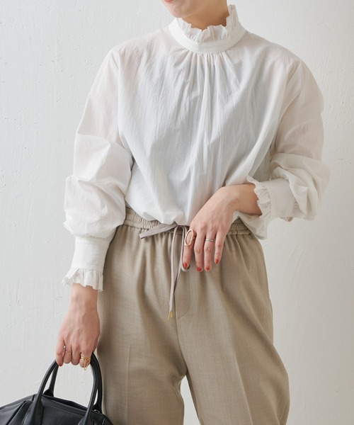 BEARDSLEY 心地よいゆとりときれいなフォルム/フリル衿ブラウス新品 BEARDSLEY（ビアズリー）の「心地よいゆとりときれいなフォルム