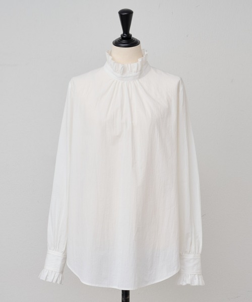 BEARDSLEY 心地よいゆとりときれいなフォルム/フリル衿ブラウス新品 BEARDSLEY（ビアズリー）の「心地よいゆとりときれいなフォルム