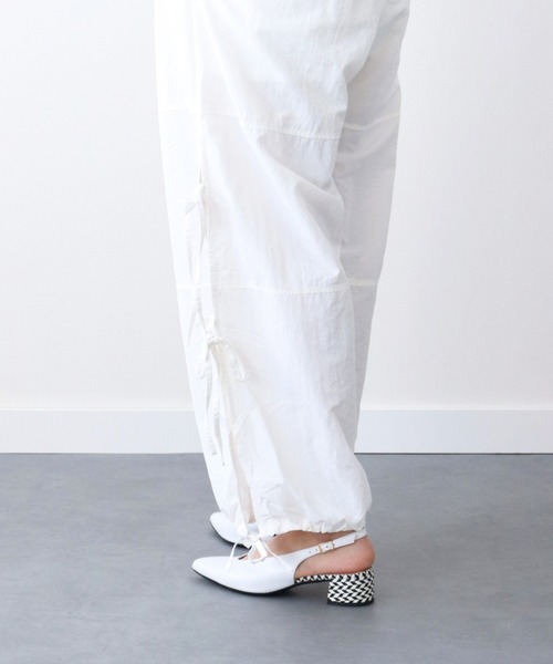 inter-chaussures(インターショシュール)の「【INTER-CHAUSSURES】ポインテッドトウVカットバックバンド(I41302)(パンプス・レディース・ブラック系その他/ホワイト系その他・36/37/38/39/35)」の3枚目の写真
