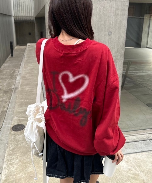 nemne store(ネンネストア)の「【低身長サイズあり】スプレーハート裏毛スウェット(スウェット・レディース・レッド/オートミール・SMALL/MEDIUM)」の10枚目の写真