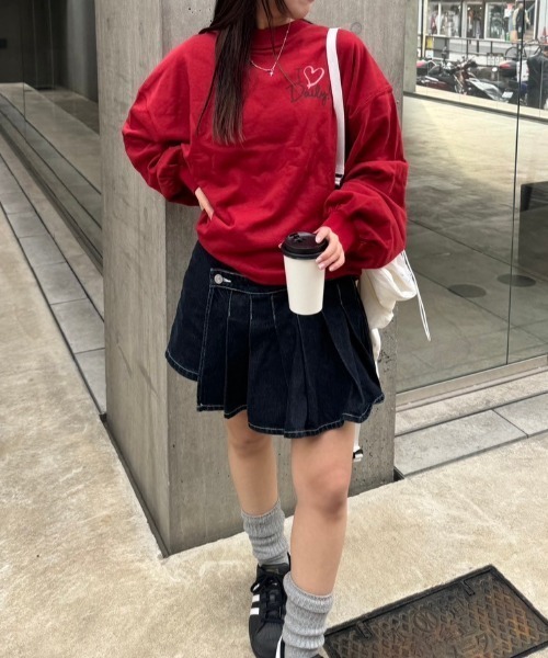 nemne store(ネンネストア)の「【低身長サイズあり】スプレーハート裏毛スウェット(スウェット・レディース・レッド/オートミール・SMALL/MEDIUM)」の9枚目の写真