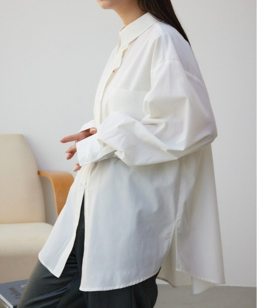 AZUL by moussy(アズールバイマウジー)の「ベーシックオーバーシャツ(シャツ/ブラウス・レディース・サックスブルー/オフホワイト/ブルー系その他/ホワイト系その他・FREE)」の1枚目の写真