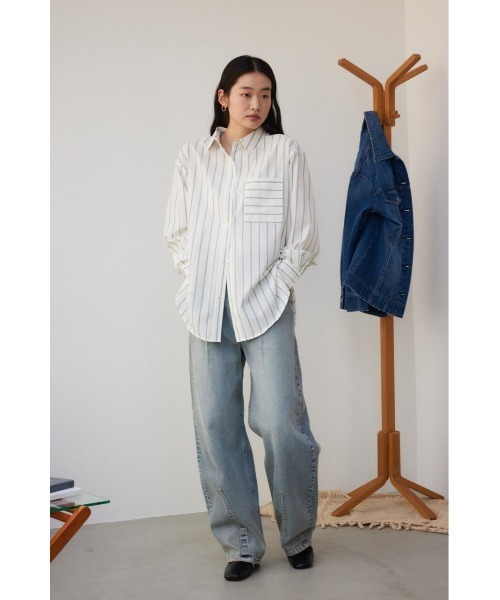 AZUL by moussy(アズールバイマウジー)の「ベーシックオーバーシャツ(シャツ/ブラウス・レディース・サックスブルー/オフホワイト/ブルー系その他/ホワイト系その他・FREE)」の17枚目の写真