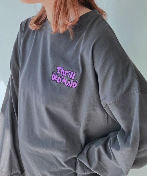 AS KNOW AS plus(アズノゥアズプラス)の「◎レトロキッズ オーバーサイズ 刺繍ロゴロンT(Tシャツ/カットソー・レディース・ブルー/オフホワイト/オートミール/スミクロ/ホワイト系2/ブラック系2/ブルー系2/ベージュ系2・FREE)」の4枚目の写真