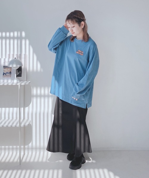 AS KNOW AS plus(アズノゥアズプラス)の「◎レトロキッズ オーバーサイズ 刺繍ロゴロンT(Tシャツ/カットソー・レディース・ブルー/オフホワイト/オートミール/スミクロ/ホワイト系2/ブラック系2/ブルー系2/ベージュ系2・FREE)」の16枚目の写真