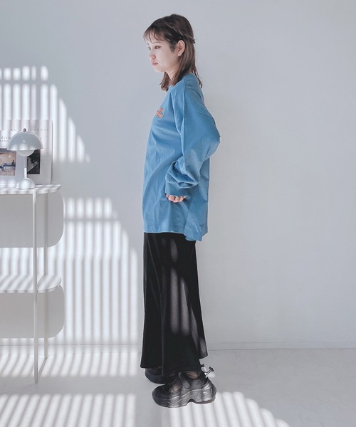 AS KNOW AS plus(アズノゥアズプラス)の「◎レトロキッズ オーバーサイズ 刺繍ロゴロンT(Tシャツ/カットソー・レディース・ブルー/オフホワイト/オートミール/スミクロ/ホワイト系2/ブラック系2/ブルー系2/ベージュ系2・FREE)」の15枚目の写真