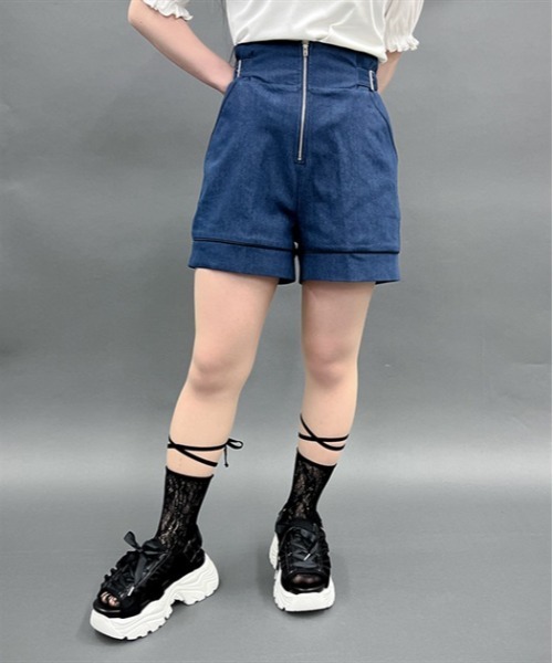 axes femme POETIQUE(アクシーズファムポエティック)の「ベルトデザインショートパンツ(デニムパンツ・レディース・キナリ/ブラック/インディゴブルー・MEDIUM)」の1枚目の写真
