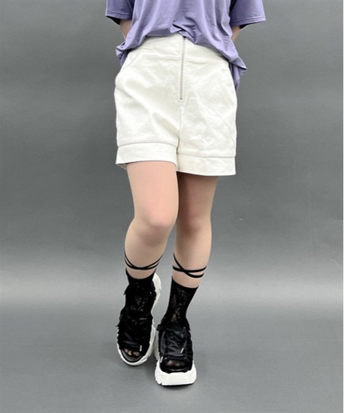 axes femme POETIQUE(アクシーズファムポエティック)の「ベルトデザインショートパンツ(デニムパンツ・レディース・キナリ/ブラック/インディゴブルー・MEDIUM)」の2枚目の写真
