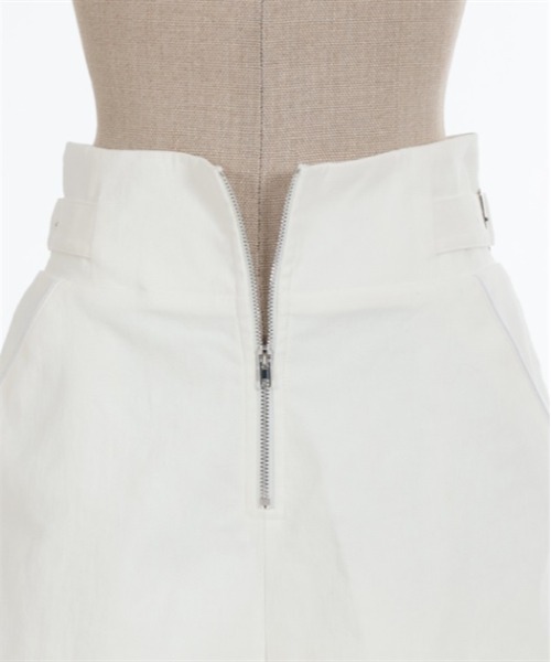 axes femme POETIQUE(アクシーズファムポエティック)の「ベルトデザインショートパンツ(デニムパンツ・レディース・キナリ/ブラック/インディゴブルー・MEDIUM)」の10枚目の写真
