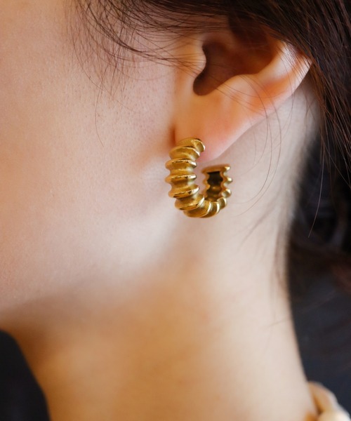 【TUWAKRIM】SUNハーフフープピアスM（ピアス（両耳用））｜TUWAKRIM（トゥワクリム）