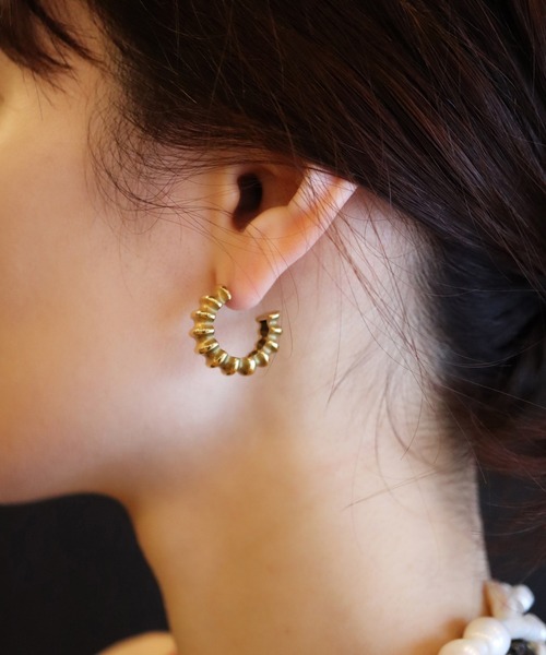 【TUWAKRIM】SUNハーフフープピアスM（ピアス（両耳用））｜TUWAKRIM（トゥワクリム）