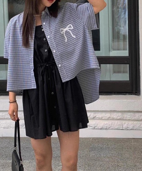 LYEON（リヨン）の「レースリボン刺繍チェックシャツ（シャツ/ブラウス・レディース・ブラック/ベージュ/ブルー・FREE）」の3枚目の写真