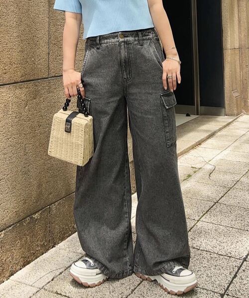 KOBE LETTUCE(コウベレタス)の「デニムカーゴパンツ(デニムパンツ・レディース・ブルー/グレー・M/S)」の1枚目の写真