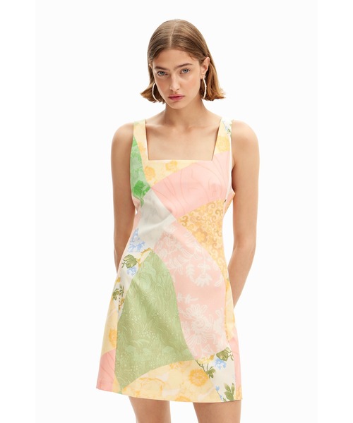 花柄パッチのショートドレス（ワンピース）｜Desigual（デシグアル）