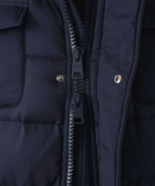 HERNO（ヘルノ）の「HERNO / 別注 4ポケット フーデッド ダウンコート（ダウンジャケット/コート・メンズ・ブラック/ネイビー・46/48/50/52）」の21枚目の写真