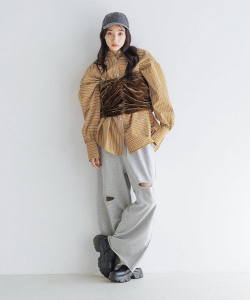 LOWRYS FARM(ローリーズファーム)の「ベロアビスチェ 135795(ベスト・レディース・ブラック/ブラウン/ベージュ・FREE)」の5枚目の写真