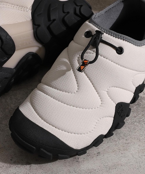 adidas(アディダス)の「adidas RADLANDER MOC IF9462(スニーカー・メンズ・ベージュ・26.5cm/27cm/28cm/27.5cm)」の2枚目の写真