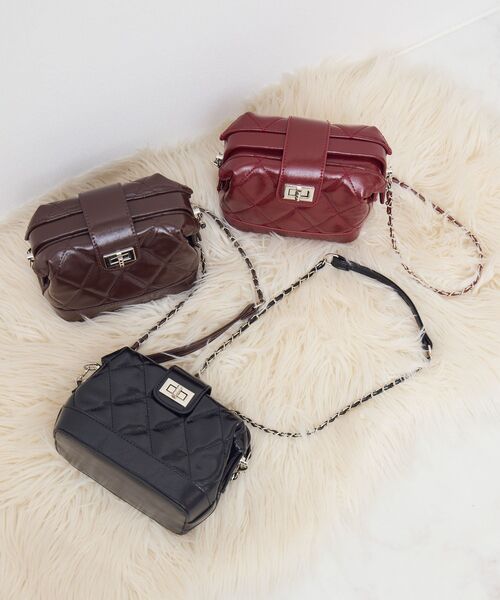 ems excite（エムズエキサイト）の「キルトガマグチショルダーBAG（ショルダーバッグ・レディース・ブラック/ブラウン/レッド・ONE SIZE）」の4枚目の写真