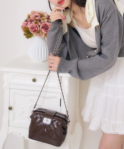 ems excite（エムズエキサイト）の「キルトガマグチショルダーBAG（ショルダーバッグ・レディース・ブラック/ブラウン/レッド・ONE SIZE）」の2枚目の写真