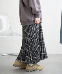 VENCEEXCHANGE（ヴァンスエクスチェンジ）の「インバーテッドプリーツ