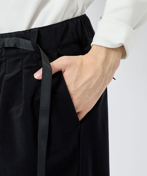 WHITE MOUNTAINEERING(ホワイトマウンテニアリング)の「【White Mountaineering/ ホワイトマウンテニアリング】×GRAMICCI CORDUROY 3 TUCK PANTS(カーゴパンツ・メンズ・ブラック/ダークグレー・0/1/2/3)」の8枚目の写真