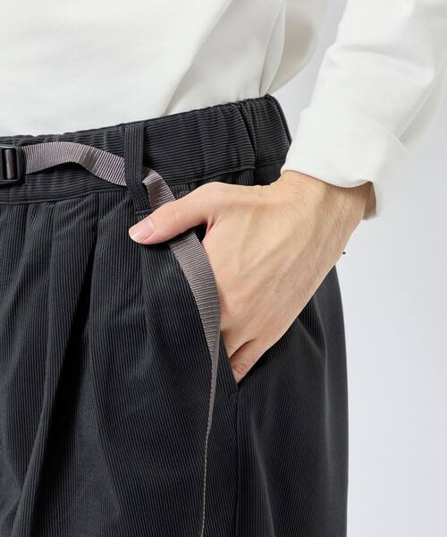 WHITE MOUNTAINEERING(ホワイトマウンテニアリング)の「【White Mountaineering/ ホワイトマウンテニアリング】×GRAMICCI CORDUROY 3 TUCK PANTS(カーゴパンツ・メンズ・ブラック/ダークグレー・0/1/2/3)」の17枚目の写真