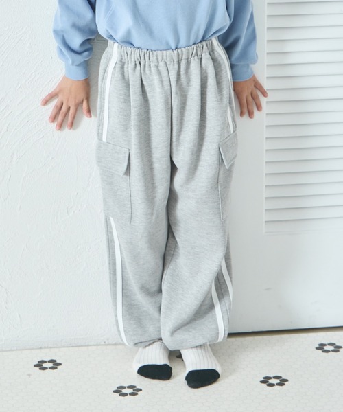 pairmanon(ペアマノン)の「裏起毛 サイドライン カーゴパンツ(カーゴパンツ・キッズ・ブラック/グレー/ベージュ・90/130/150/110/100/140/120)」の3枚目の写真