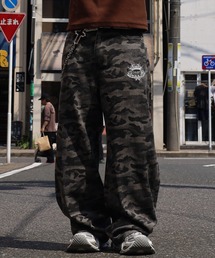 ATMARK（アットマーク）の「《２サイズ展開 / UNISEX 》ATMARKトライバルクラウンロゴバレルレッグデニムパンツ　セットアップ可能　カーブパンツ　バギー　リジッド　迷彩　カモフラ（デニムパンツ）」