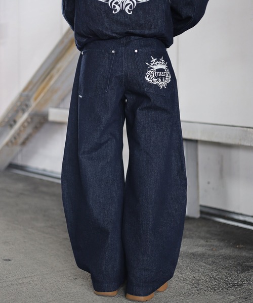 ATMARK(アットマーク)の「《2サイズ展開 / UNISEX 》ATMARKトライバルクラウンロゴバレルレッグデニムパンツ セットアップ可能 カーブパンツ バギー リジッド 迷彩 カモフラ(デニムパンツ・レディース・インディゴブルー/ブラック/ブルー系その他/ブラック系その他/カモフラージュ・L/M)」の16枚目の写真