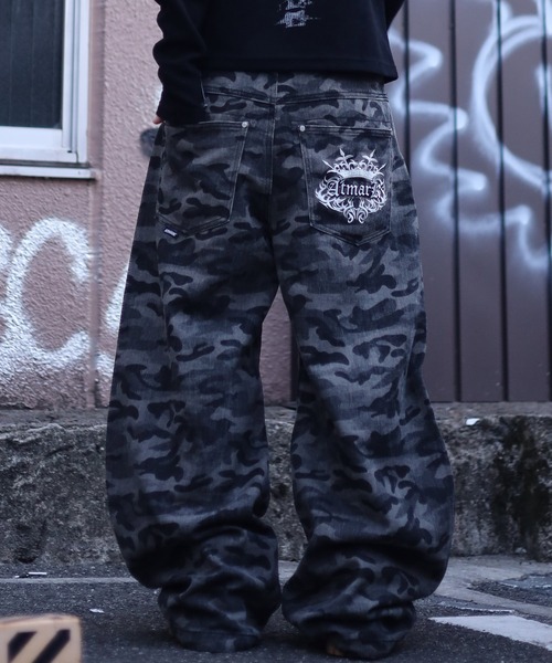 ATMARK(アットマーク)の「《2サイズ展開 / UNISEX 》ATMARKトライバルクラウンロゴバレルレッグデニムパンツ セットアップ可能 カーブパンツ バギー リジッド 迷彩 カモフラ(デニムパンツ・レディース・インディゴブルー/ブラック/ブルー系その他/ブラック系その他/カモフラージュ・L/M)」の22枚目の写真